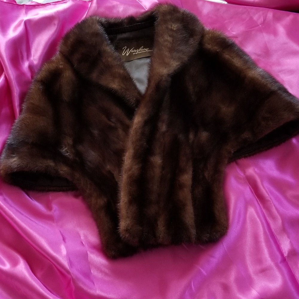 **TODAY ONLY Save over 85% off Vintage Mink stole